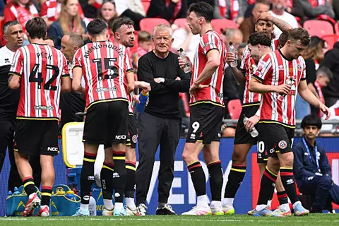 علاقة مستمرة منذ 40 عاما.. وايلدر يعود إلى شيفيلد يونايتد